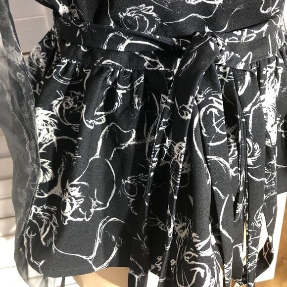 Disney NYC Cheshire Cat Blouse Black White Medium - Picture 9 of 11